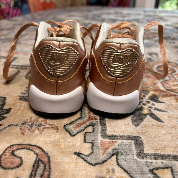 Nike Air Max 90 SE Metallic Rose Gold Girls Kids Toddler Size 8C Sneakers - Picture 2 of 13